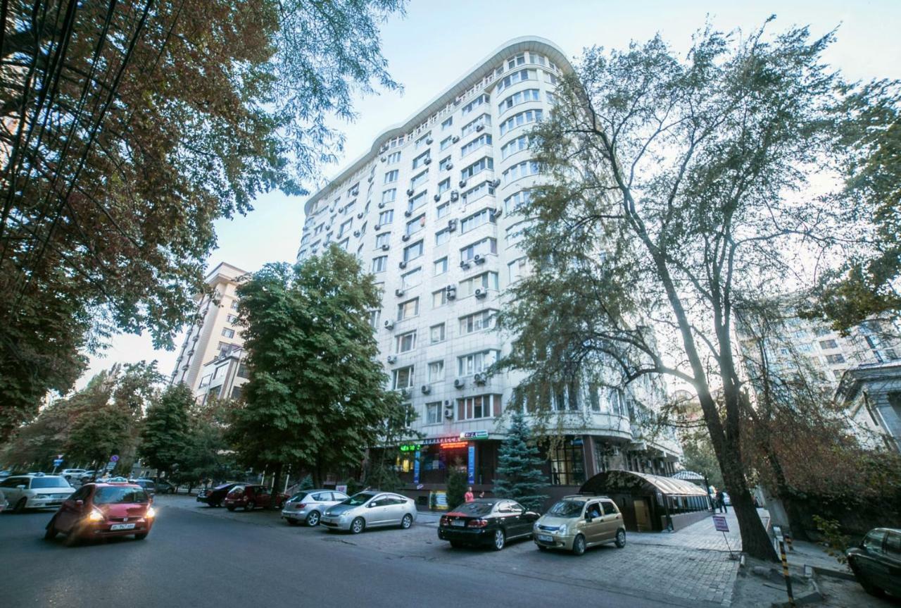 Spacious And Cozy Apartment In Bishkek Center Exterior photo