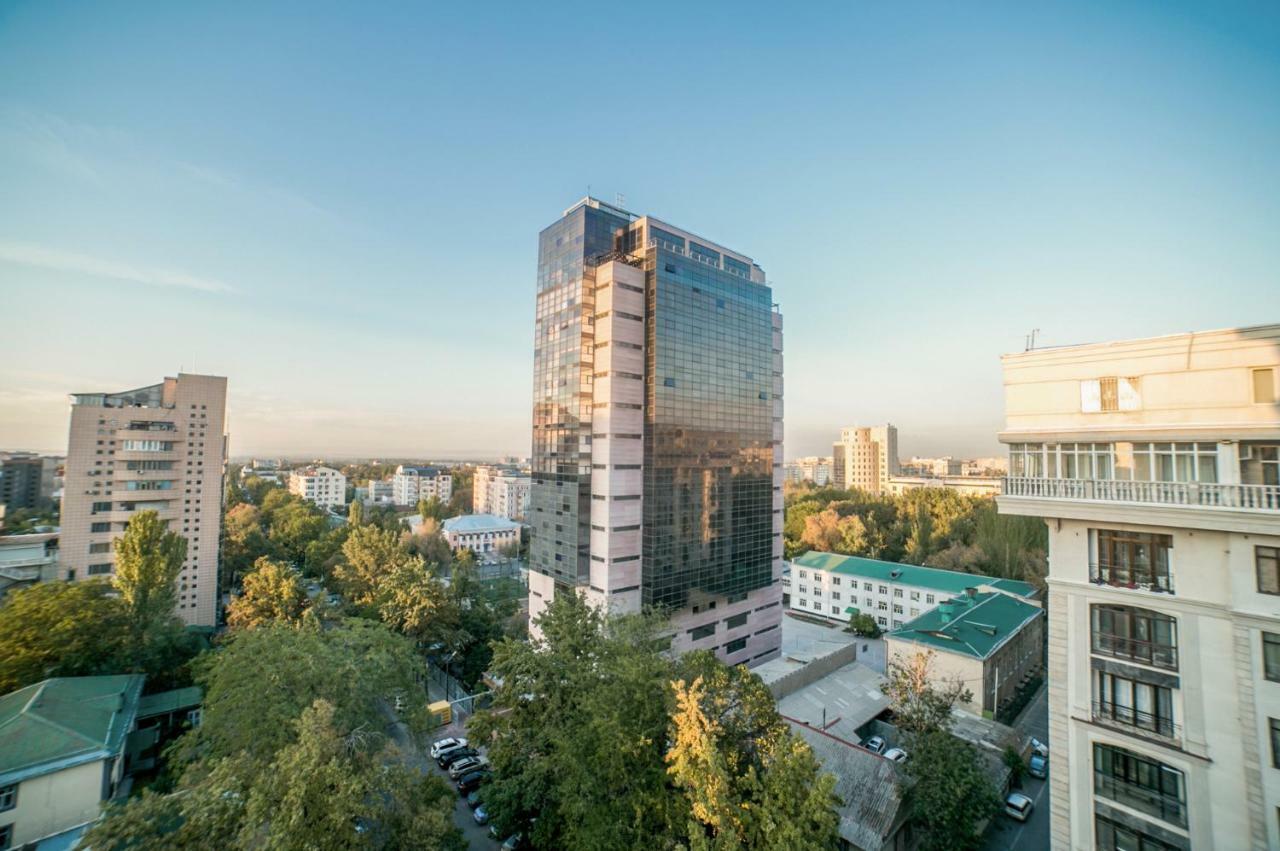 Spacious And Cozy Apartment In Bishkek Center Exterior photo